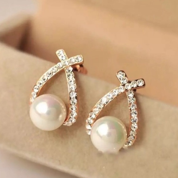 NEW Women’s Cross Crystal Pearl Earrings - Picture 1 of 1